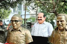 മൂന്നുമാസമെടുത്ത് മൂന്നരയടി ഉയരമുള്ള ശില്പങ്ങള്‍; തലസ്ഥാനത്തേക്ക് മൂന്ന് പ്രതിമകള്‍ കൂടി