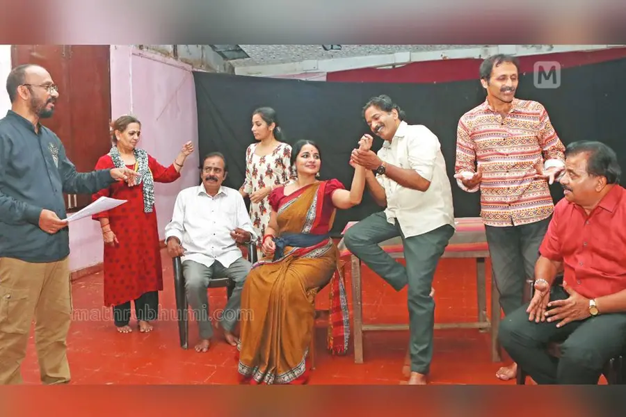 'മാനെന്നും വിളിച്ചില്ല, മയിലെന്നും വിളിച്ചില്ല'; 70-ാം വര്‍ഷത്തില്‍ നാടകമാകാൻ 'നീലക്കുയില്‍'