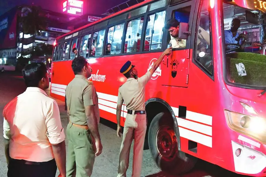 പോലീസും എം.വി.ഡിയും പരിശോധനക്കിറങ്ങി, ട്രാഫിക് നിയമലംഘനത്തിന് ഒറ്റരാത്രി പിഴയിട്ടത് 19,33,700 രൂപ