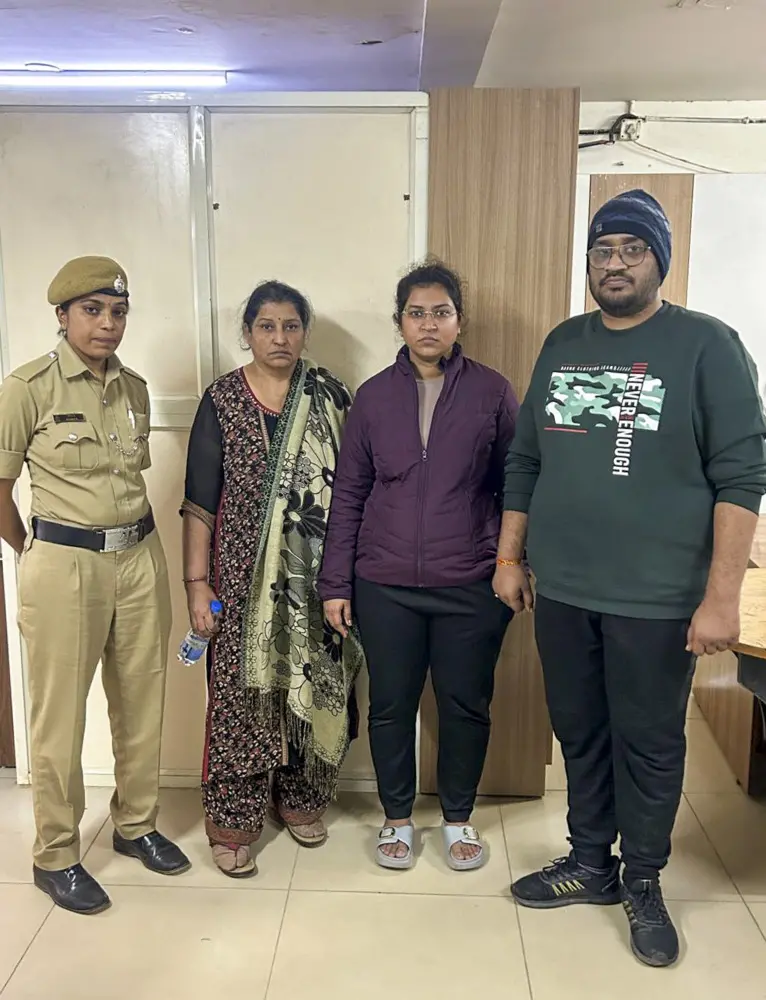 അതുലിന്റെ മരണത്തിൽ ബെംഗളൂരു പോലീസ് അറസ്റ്റ് ചെയ്ത നിഷ, നികിത, അനുരാഗ് എന്നിവർ | ഫോട്ടോ: PTI