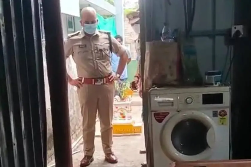 യുവതിക്ക് ലഭിച്ച പാഴ്സലില് പുരുഷന്റെ മൃതദേഹം, ഒപ്പം 1.3 കോടി ആവശ്യപ്പെട്ട് ഭീഷണിക്കത്തും