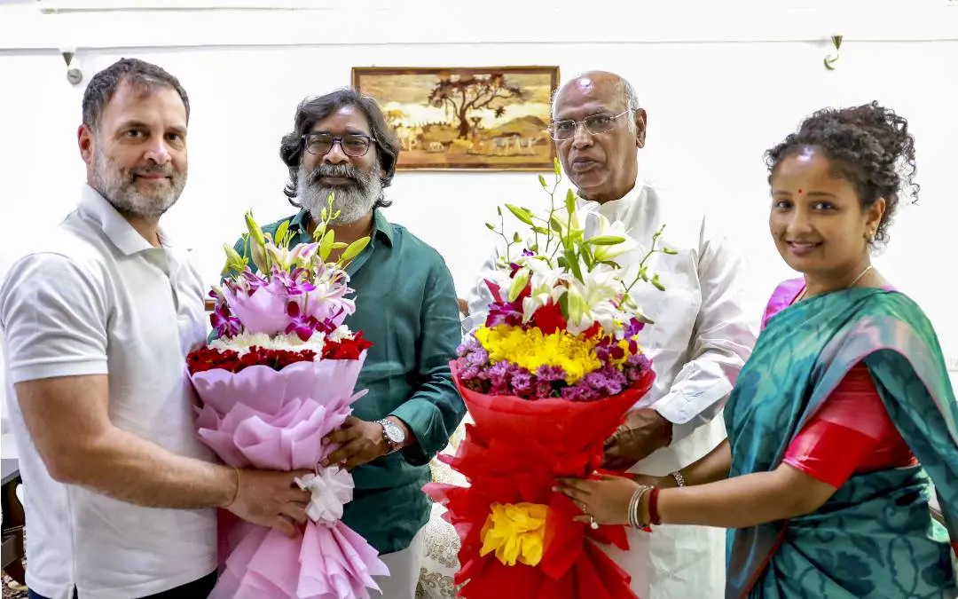 രാഹുൽ ​ഗാന്ധി, ഹേമന്ദ് സോറൻ, മല്ലികാർജുൻ ഖാർ​ഗെ, കൽപന സോറൻ | Photo: PTI