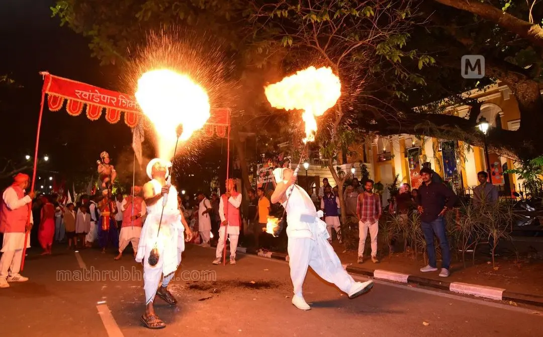 അന്താരാഷ്ട്ര ചലച്ചിത്രമേളയുടെ ഭാഗമായി നടത്തിയ ഘോഷയാത്ര | ഫോട്ടോ: അറേഞ്ച്ഡ്