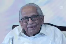 ആക്ഷേപഹാസ്യത്തിലും ഇരുണ്ടഫലിതത്തിലുമൂന്നിയ സാമൂഹ്യവിമര്‍ശനം; ഓംചേരി അരങ്ങൊഴിയുമ്പോള്‍