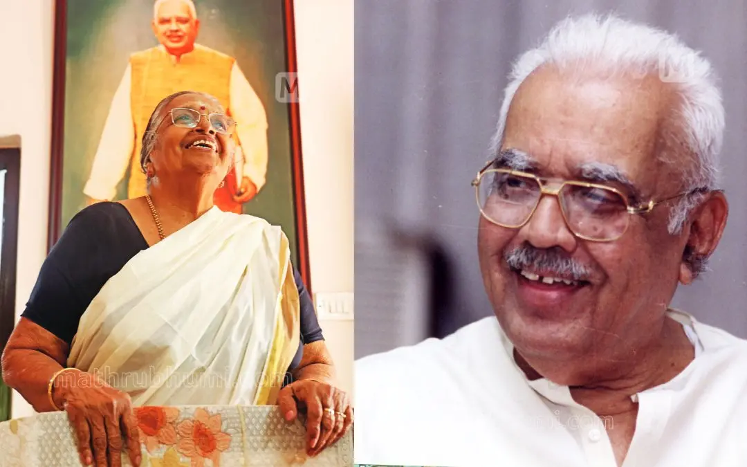 ശാരദാസിൽ ഇ.കെ. നായനാരുടെ ചിത്രത്തിനുമുന്നിൽ ശാരദ ടീച്ചർ | ഫോട്ടോ: സി. സുനിൽകുമാർ