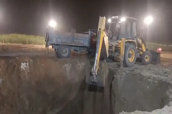 VIDEO| മൂന്നരവയസ്സുകാരി കുഴല്ക്കിണറില് വീണു; രക്ഷാപ്രവര്ത്തനം മൂന്നാംദിവസത്തിലേക്ക്