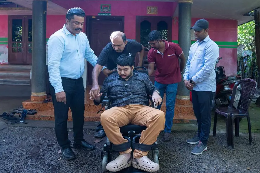 ജസീമിന് നല്കിയ വാക്ക് പാലിച്ച് എം.എ യൂസഫലി; വീട്ടിലെത്തി പുതിയ ഇലക്ട്രിക് വീല് ചെയര് കൈമാറി