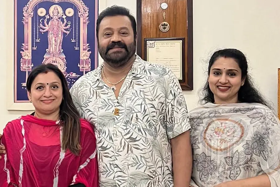 'സമ്മിശ്ര വികാരങ്ങളുടെ വേലിയേറ്റം'; 25 വർഷങ്ങൾക്കുശേഷം സുരേഷ് ഗോപിയെ സന്ദർശിച്ച് സുചിത്ര