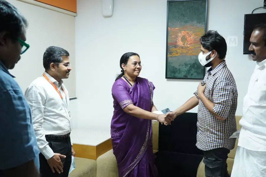 വേഗത്തില് ആരോഗ്യം വീണ്ടെടുക്കുമെന്ന് പ്രതീക്ഷ; ഉമ തോമസിനെ സന്ദര്ശിച്ച് ആരോഗ്യ മന്ത്രി വീണ ജോര്ജ്