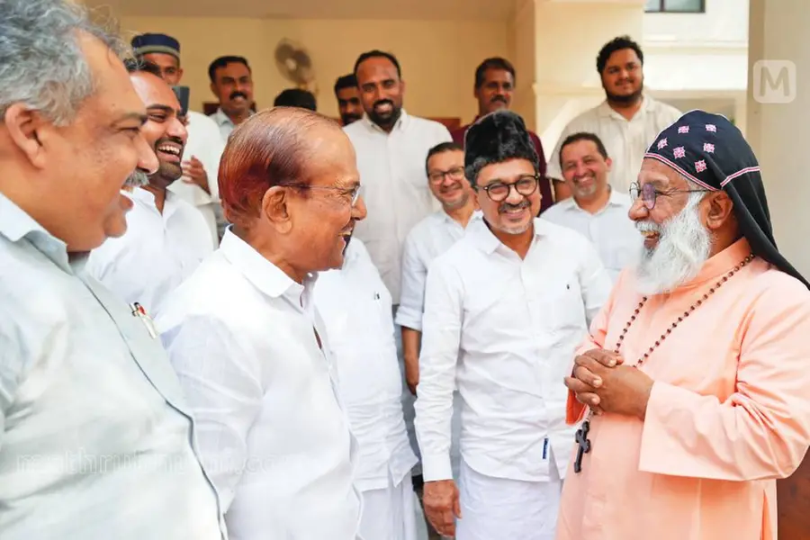 മുനമ്പം: 'സാദിഖലി തങ്ങളുടെ ഇടപെടൽ മതസൗഹാർദം ഊട്ടിയുറപ്പിച്ചു'; കർദിനാൾ മാർ ക്ലീമിസ് പാണക്കാട്ടെത്തി