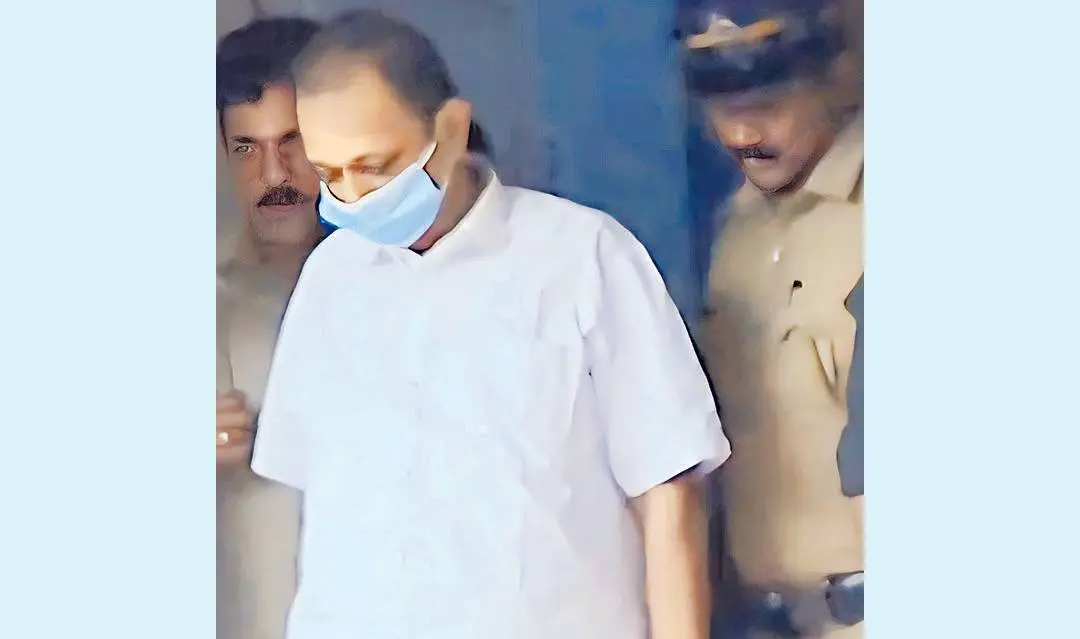 വെള്ളനാട് ശ്രീകണ്ഠനെ കോടതിയിൽ ഹാജരാക്കാൻ കൊണ്ടുപോകുന്നു