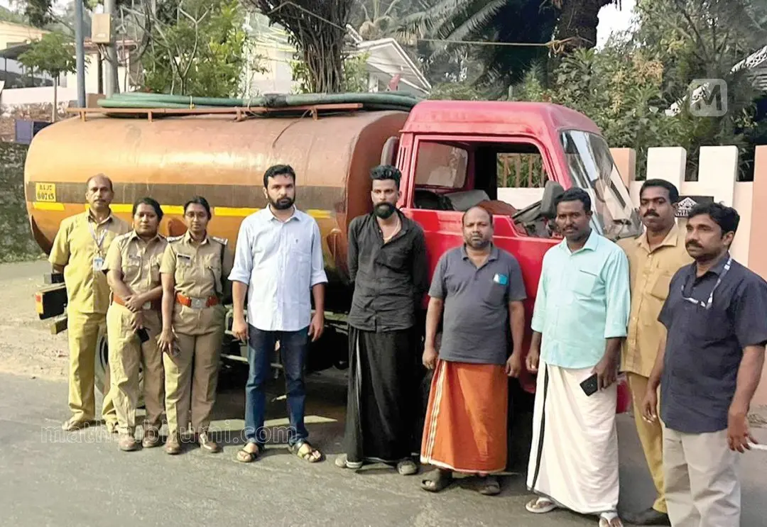 നഗരത്തില്‍ തള്ളാന്‍ മാലിന്യവുമായി എത്തിയ ലോറി പിടികൂടിയപ്പോള്‍