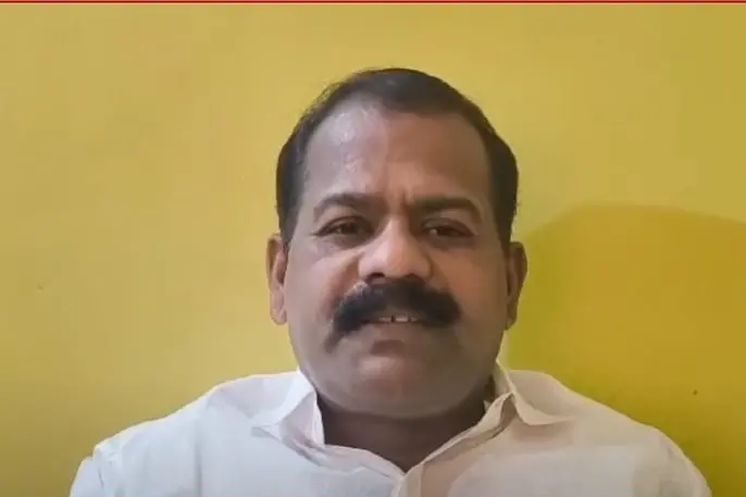 ഒളിവിലല്ല ഉടന് നാട്ടിലെത്തും, കര്ണാടകയില് വന്നത് ഒരു വിവാഹത്തില് പങ്കെടുക്കാന്- IC ബാലകൃഷ്ണൻ