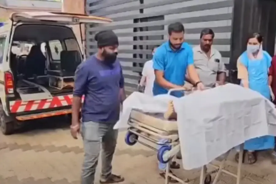 താമരശ്ശേരിയില് മസ്തിഷ്കാര്ബുദം ബാധിച്ച മാതാവിനെ ലഹരിക്കടിമയായ മകന് വെട്ടിക്കൊന്നു
