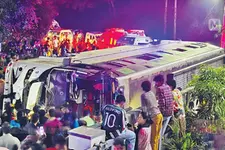നെടുമങ്ങാട് ടൂറിസ്റ്റ് ബസ് അപകടം; ഡ്രൈവറുടെ ലൈസൻസും ബസിന്റെ ഫിറ്റ്നസും റദ്ദാക്കി