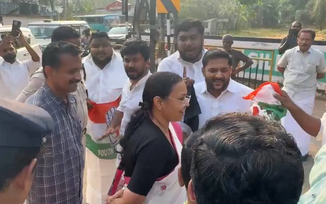മന്ത്രി വീണാ ജോർജും യൂത്ത് കോൺഗ്രസ് പ്രവർത്തകരും തമ്മിലുണ്ടായ തർക്കം | Photo: Special Arrangement