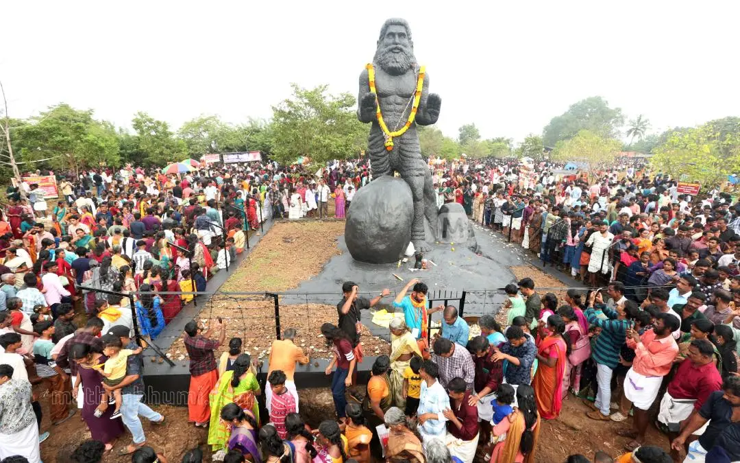 രായിരനെല്ലൂരിലെ നാറാണത്ത് ഭ്രാന്തന്റെ പ്രതിമ | Photo: Mathrubhumi