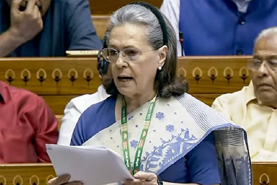 രാഷ്ട്രപതിയേക്കുറിച്ചുള്ള 'പാവം സ്ത്രീ' പരാമര്ശം: സോണിയ ഗാന്ധിക്കെതിരേ അവകാശലംഘന നോട്ടീസ്