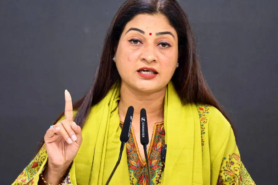 'ഡല്ഹിയെ നശിപ്പിച്ച വ്യക്തി തകര്ന്നു തരിപ്പണമാകും'-കെജ്രിവാളിനെതിരെ അല്ക