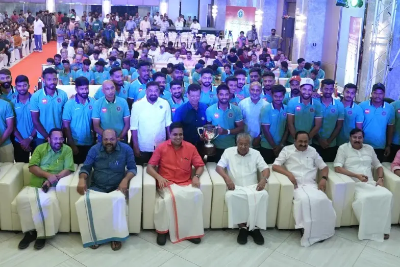 രഞ്ജി ട്രോഫി താരങ്ങള്ക്ക് ആദരം; ടീമിന് കെ.സി.എ ഒന്നരക്കോടി രൂപ പാരിതോഷികം നല്കും
