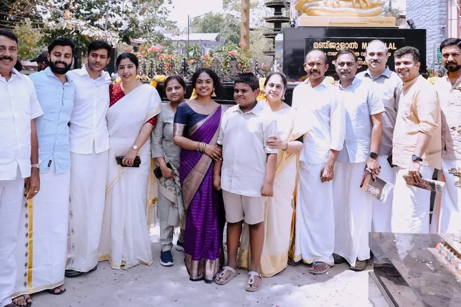 ഗുരുവായൂരപ്പന് മഞ്ജുളാല്‍ തറയും പുതിയ ഗരുഡ ശില്പവും സമര്‍പ്പിച്ച് വേണു കുന്നപ്പിള്ളി