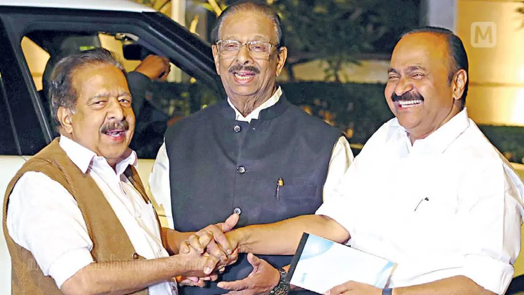 എ.ഐ.സി.സി. വിളിച്ച യോഗത്തിനുശേഷം രമേശ് ചെന്നിത്തല, കെ. സുധാകരൻ, വി.ഡി. സതീശൻ എന്നിവർ സംഭാഷണത്തിൽ | ഫോട്ടോ: സാബു സ്കറിയാച്ചൻ/ മാതൃഭൂമി