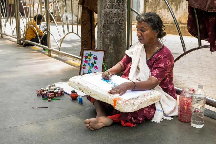 പകലന്തിയോളം വരയ്ക്കുന്നതെല്ലാം കണ്ണനെ, ഉള്ളിൽ വരയോടുള്ള ആവേശം; തെരുവിലെ അമ്മയ്ക്ക് കൂട്ട് ‘കൃഷ്ണവര'