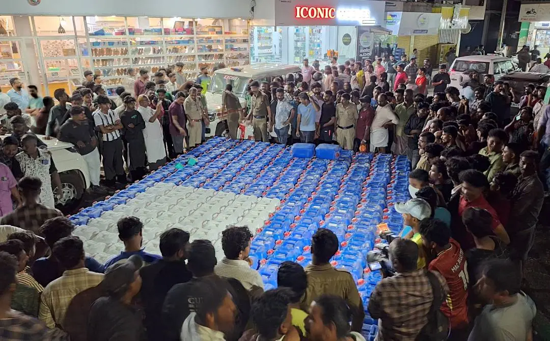 താനൂരില് എക്സൈസ് പിടികൂടിയ സ്പിരിറ്റ്