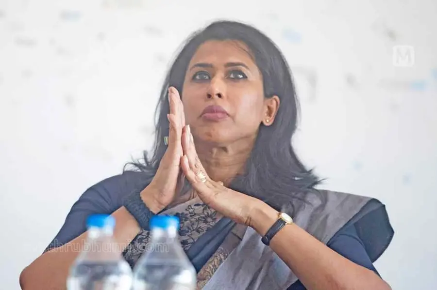 രോഹിത് ശർമയ്ക്ക് അഭിനന്ദനവുമായി ഷമ മുഹമ്മദ്; ട്രോൾ പൂരവുമായി സോഷ്യൽ മീഡിയ