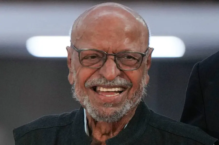 ഡൽഹി ജുമാ മസ്ജിദിനുമേൽ പറന്നിരുന്നും പറന്നുയർന്നും നൂറുകണക്കിന് പ്രാവുകൾ, അവയെ ചിത്രീകരിച്ച് ബെനഗലും