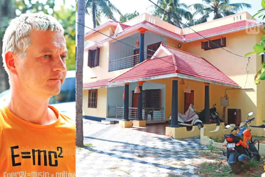 ഒരു കെട്ട് നോട്ടെടുത്ത് പോലീസുകാരന് നീട്ടി; തമ്മില്‍ കണ്ടിട്ടില്ലെന്ന് കരുതിയാല്‍ മതിയെന്ന് പറഞ്ഞു
