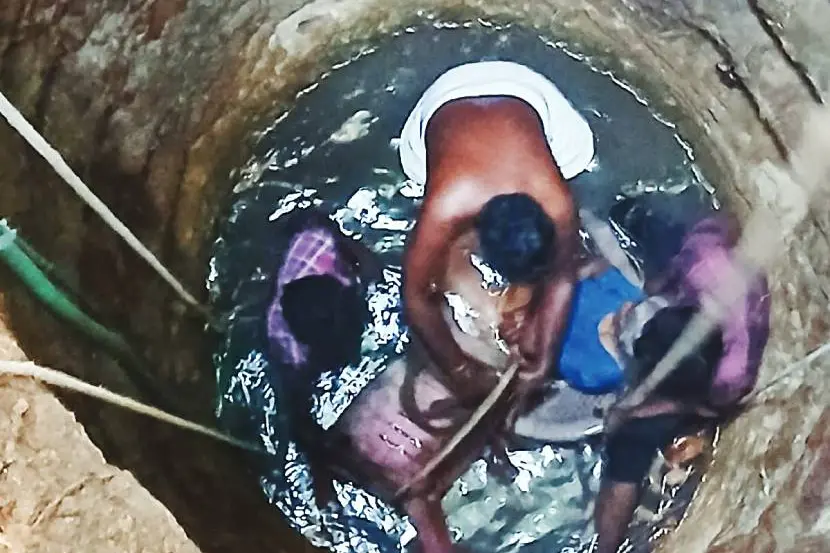 തൊണ്ണൂറ്റിരണ്ടുകാരി കിണറ്റിൽവീണു; നാട്ടുകാരും പോലീസും രക്ഷകരായി