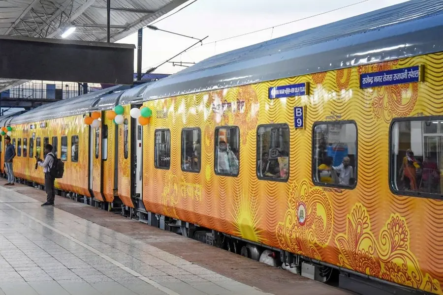 Sc Rajdhani സ്വര്ണ ശതാബ്ദി എക്സ്പ്രസിന്റെ ഉടമയായി കര്ഷകൻ; ഇന്ത്യയില് ആദ്യം ...