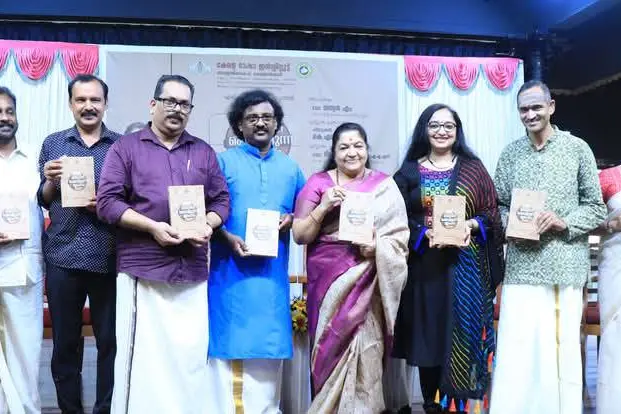 'മാറ്റൊലി കൊള്ളുന്ന മൃദംഗം'- കെ.എസ് ചിത്ര പ്രകാശനം ചെയ്തു
