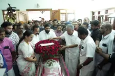 സഖാക്കളുടെ പ്രിയ എ.വി.ആറിന് അന്തിമോപചാരം അർപ്പിച്ച് മുഖ്യമന്ത്രിയും നേതാക്കളും
