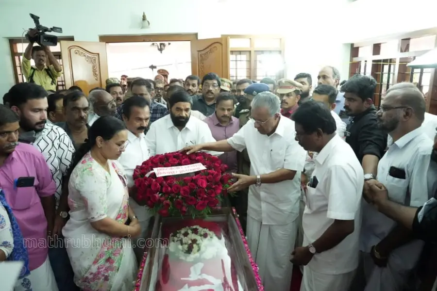 സഖാക്കളുടെ പ്രിയ എ.വി.ആറിന് അന്തിമോപചാരം അർപ്പിച്ച് മുഖ്യമന്ത്രിയും നേതാക്കളും