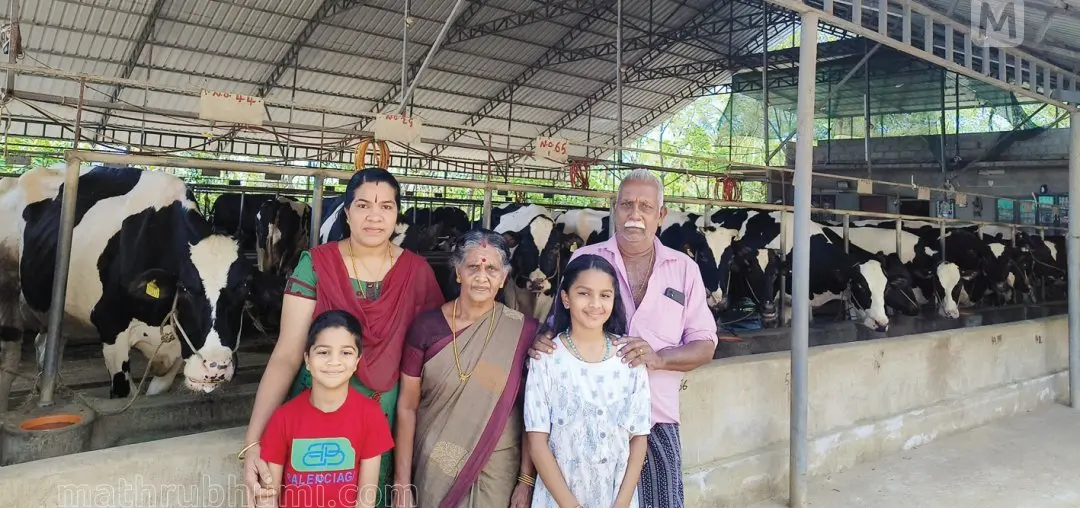 പട്ടയക്കുടിയിലെ ഫാമിന്റെ മുമ്പില് രാമചന്ദ്രനും കുടുബവും