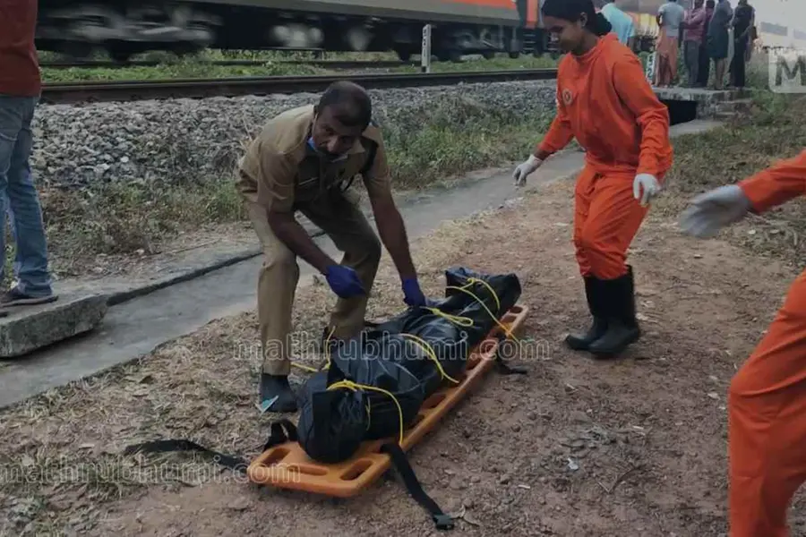 കോട്ടയത്ത് 3 പേര് ട്രെയിന്തട്ടി മരിച്ചു; അമ്മയും മക്കളുമെന്ന് വിവരം, ആത്മഹത്യയെന്ന് ലോക്കോ പൈലറ്റ്