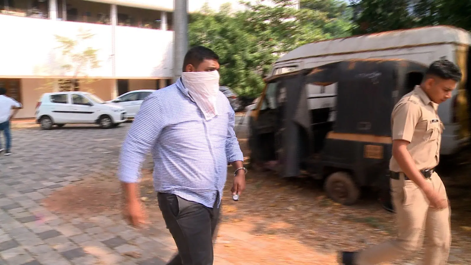 ലോൺ ആപ്പ് തട്ടിപ്പുമായി ബന്ധപ്പെട്ട് എൻഫോഴ്സ്മെന്റ് ഡയറക്ടറേറ്റ് അറസ്റ്റുചെയ്ത പ്രതികളെ കോടതിയിൽ ഹാജരാക്കുന്നു. Photo: Special Arrangement.