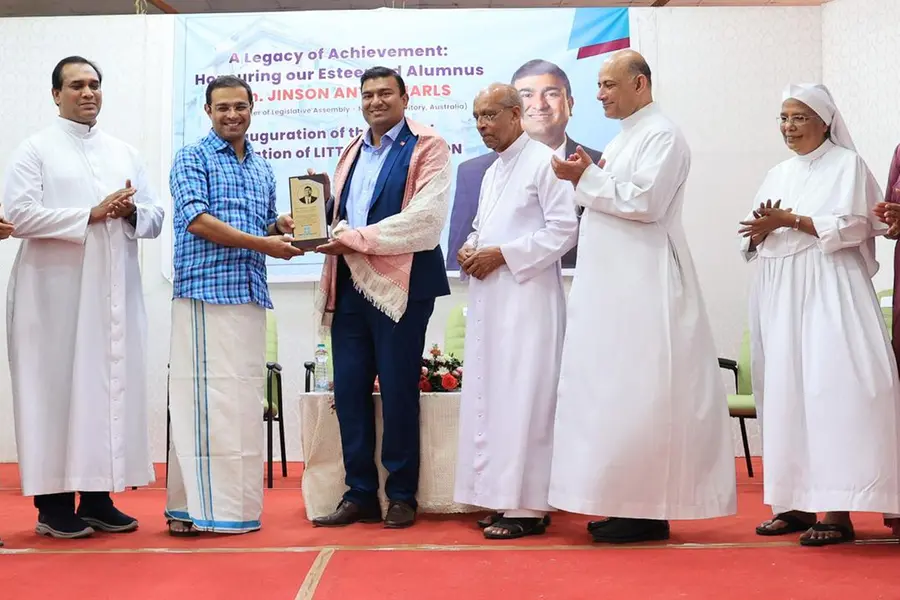 ഓസ്ട്രേലിയൻ മന്ത്രി അങ്കമാലി ലിറ്റിൽ ഫ്ളവറിൽ വീണ്ടുമെത്തി, പൂർവവിദ്യാർഥിയായി