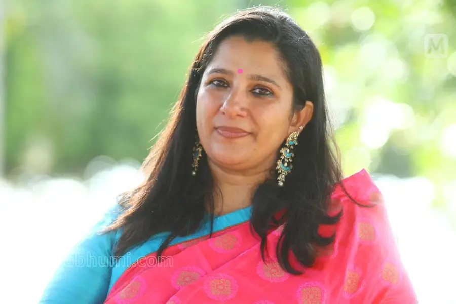 സ്തനാര്‍ബുദ ബോധവത്കരണം; കെ.എം.മാണിയുടെ കാറില്‍ നിഷാ ജോസ് കെ.മാണിയുടെ കാരുണ്യസന്ദേശ യാത്ര