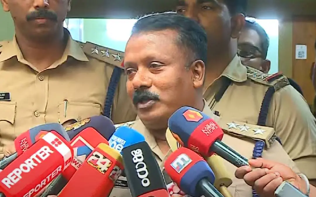 നെയ്യാറ്റിൻകര ഡിവൈഎസ്പി ഷാജി മാധ്യമങ്ങളോട് സംസാരിക്കുന്നു | Photo: Screengrab / Mathrubhumi News