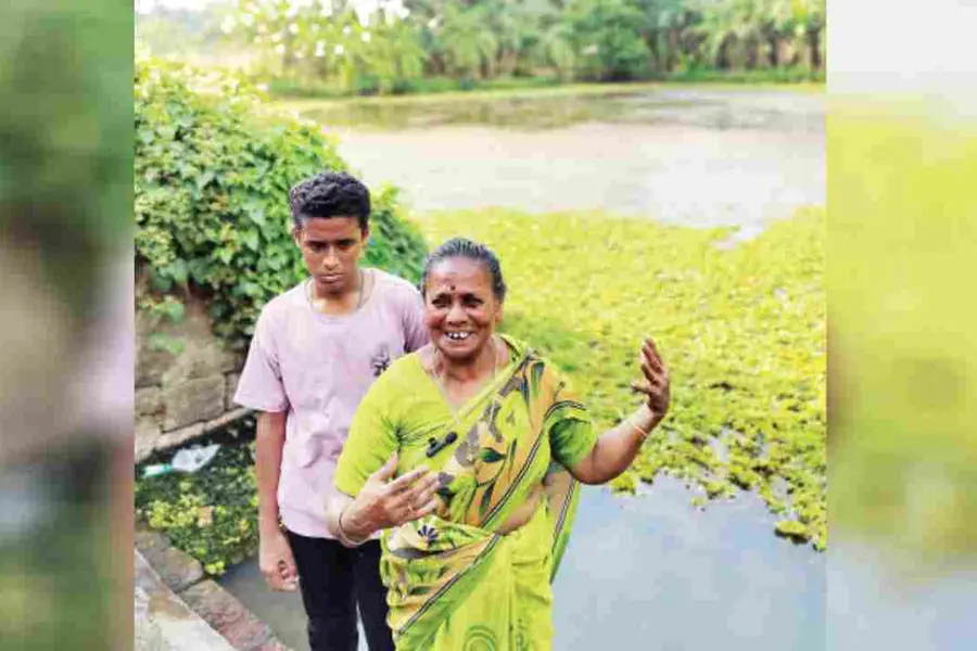ബലിയിടാനിറങ്ങിയ സ്ത്രീ കുളത്തിൽ വീണു, രക്ഷകനായി പതിനാലുകാരൻ
