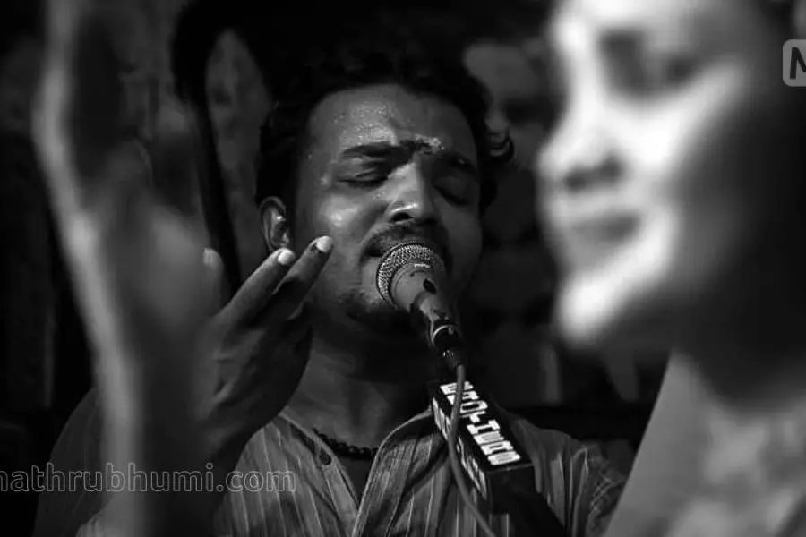 'സെലിബ്രിറ്റിയായല്ല, സീരിയസായ നർത്തകിയായിട്ടാണ് മഞ്ജു വാര്യർ വേദിയിലെത്താറുള്ളത്'