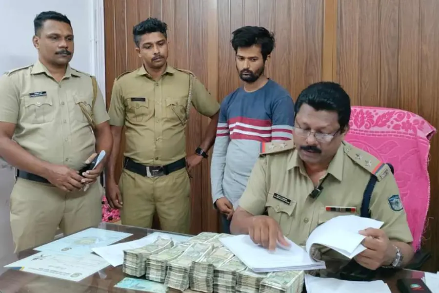 ട്രെയിനില് വന് ഹവാല വേട്ട; 32 ലക്ഷവുമായി മഹാരാഷ്ട്ര സ്വദേശി പിടിയില്