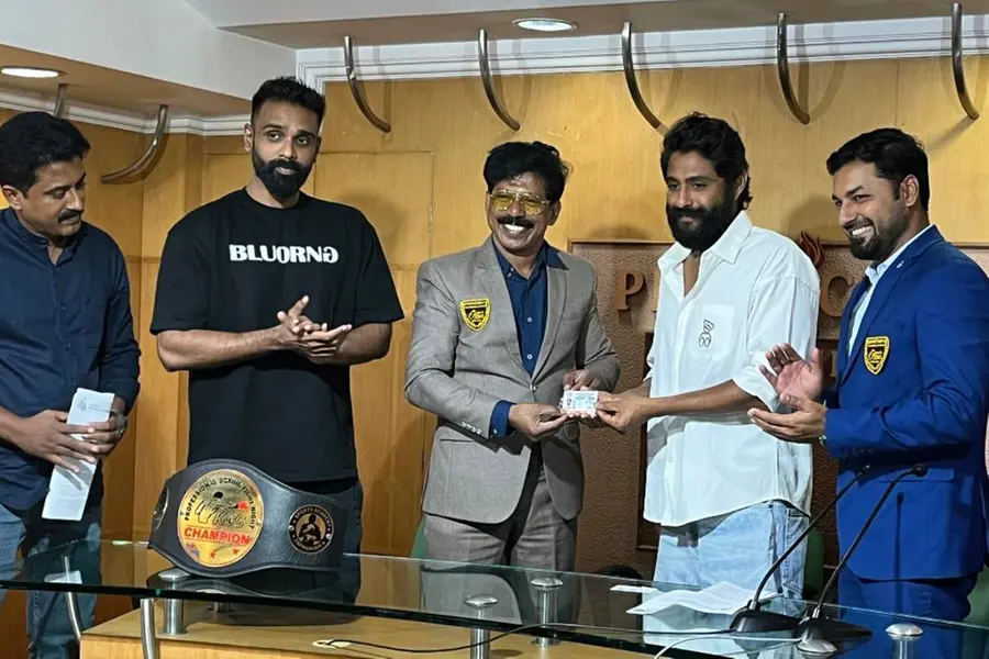 ഇന്ത്യന്‍ സിനിമയിലെ ആദ്യ പ്രൊഫഷണല്‍ ബോക്‌സര്‍; അച്ചു ബേബി ജോണുമായി ഏറ്റുമുട്ടാന്‍ ആന്റണി വര്‍ഗീസ്