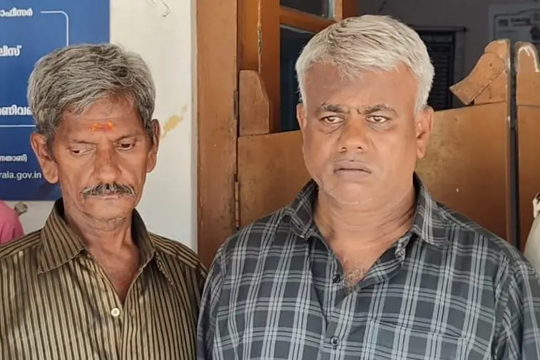 തീവണ്ടിയില് വീണ്ടും പണം കടത്ത്; പുനലൂരില് 44 ലക്ഷം രൂപ പിടിച്ചെടുത്തു, രണ്ട് പേർ കസ്റ്റഡിയില്