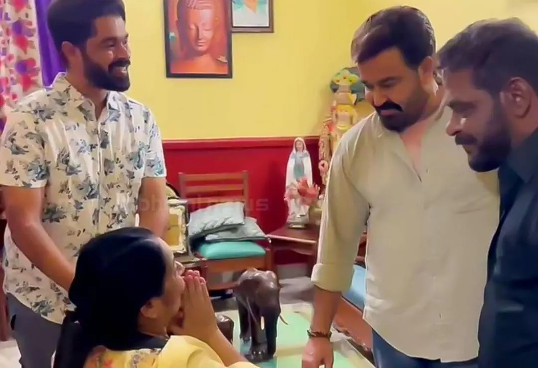 മോഹന്‍ലാലും ആന്റണി പെരുമ്പാവൂരും ഉമാ തോമസിനെ കാണാനെത്തിയപ്പോള്‍ | Photo: Mathrubhumi News