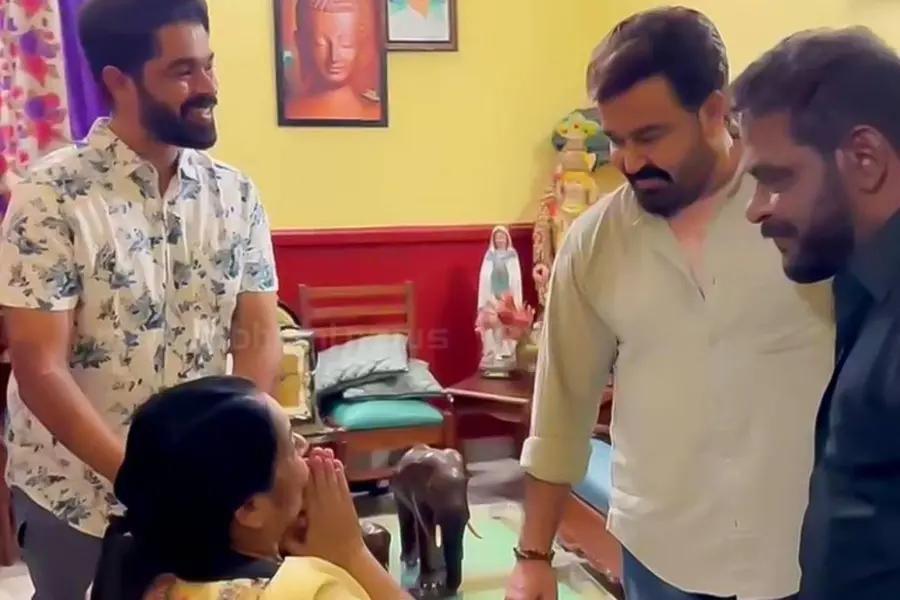 'പ്രാര്ഥന അതുപോലെയുണ്ട്...'; ആന്റണിക്കൊപ്പം ഉമാ തോമസിനെ കാണാനെത്തി മോഹന്ലാല്