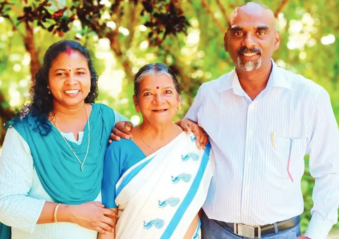 ഡോ.പ്രീത് ഭാസ്ക്കര്, മാതാവ് വസുമതിയമ്മ, ഭാര്യ സ്മിത പ്രീത് | Photo: Mathrubhumi